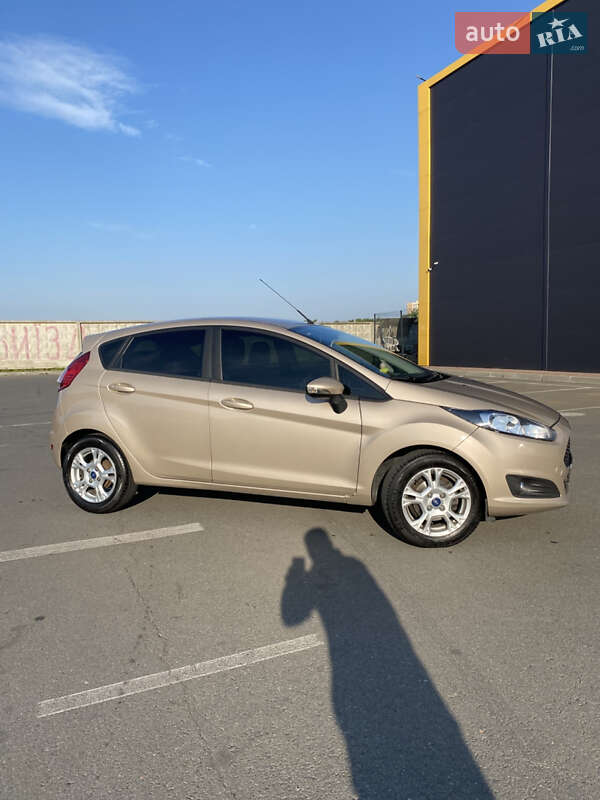 Хэтчбек Ford Fiesta 2016 в Киеве фото 2 Хэтчбек Ford Fiesta 2016 в Киеве