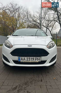 Хэтчбек Ford Fiesta 2016 в Киеве