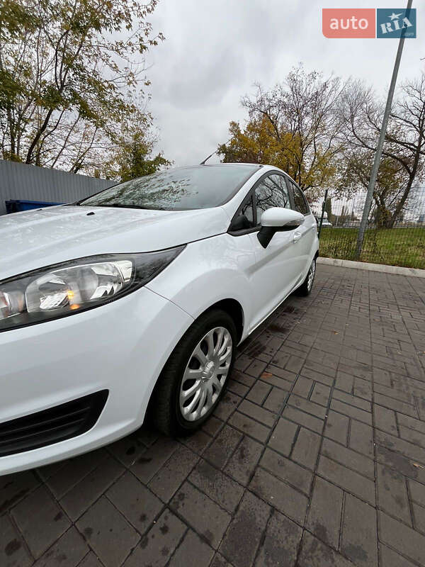 Хэтчбек Ford Fiesta 2016 в Киеве
