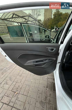 Хетчбек Ford Fiesta 2016 в Києві