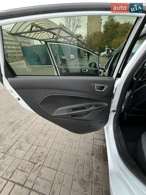 Хэтчбек Ford Fiesta 2016 в Киеве