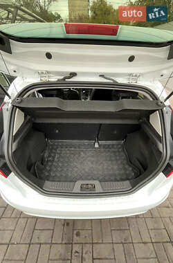 Хетчбек Ford Fiesta 2016 в Києві