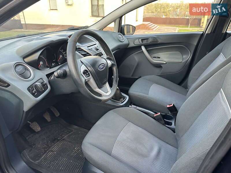 Хэтчбек Ford Fiesta 2011 в Черновцах