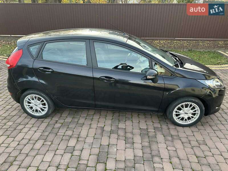 Хэтчбек Ford Fiesta 2011 в Черновцах