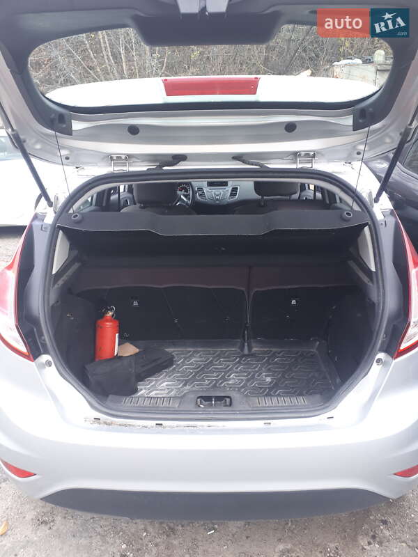 Хэтчбек Ford Fiesta 2015 в Днепре