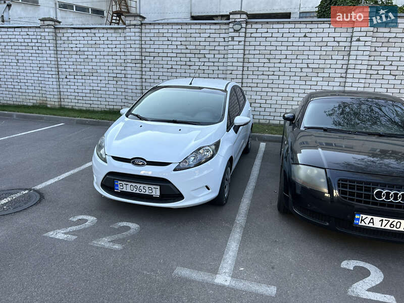 Хэтчбек Ford Fiesta 2012 в Киеве