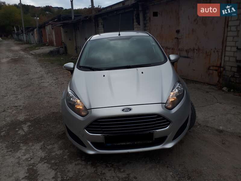 Хэтчбек Ford Fiesta 2015 в Днепре