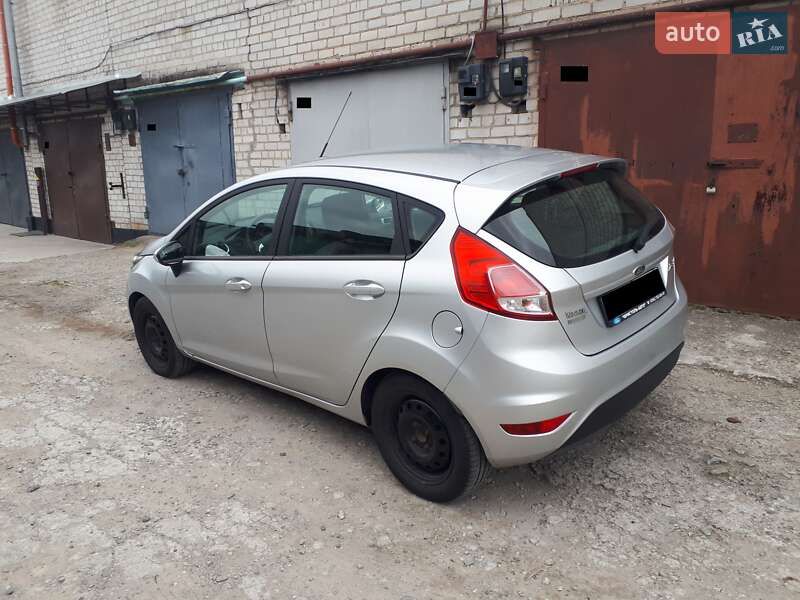 Хэтчбек Ford Fiesta 2015 в Днепре