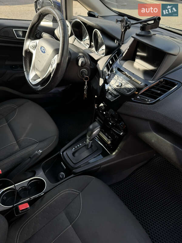 Седан Ford Fiesta 2016 в Киеве