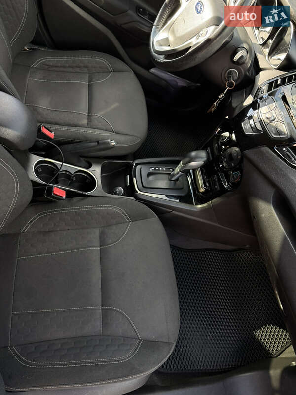 Седан Ford Fiesta 2016 в Киеве