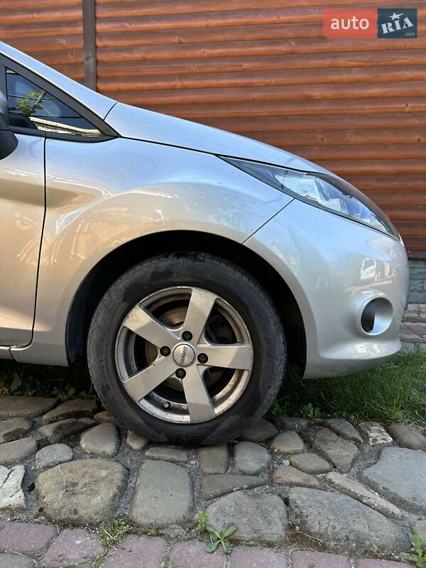 Хетчбек Ford Fiesta 2010 в Косові фото 6 Хетчбек Ford Fiesta 2010 в Косові