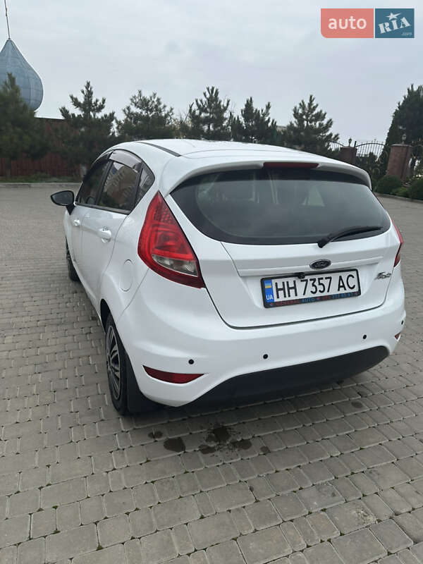 Хэтчбек Ford Fiesta 2011 в Черноморске