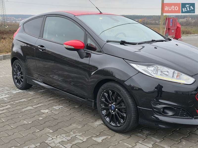 Хэтчбек Ford Fiesta 2015 в Ирпене