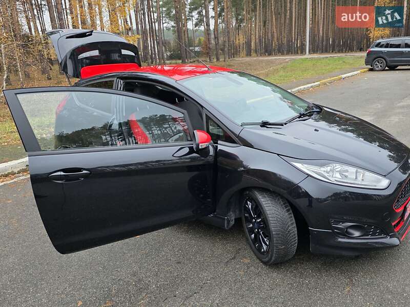 Хэтчбек Ford Fiesta 2015 в Ирпене