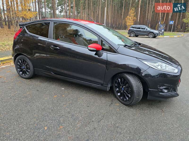 Хэтчбек Ford Fiesta 2015 в Ирпене