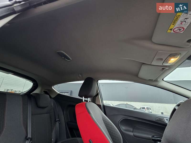 Хэтчбек Ford Fiesta 2015 в Ирпене