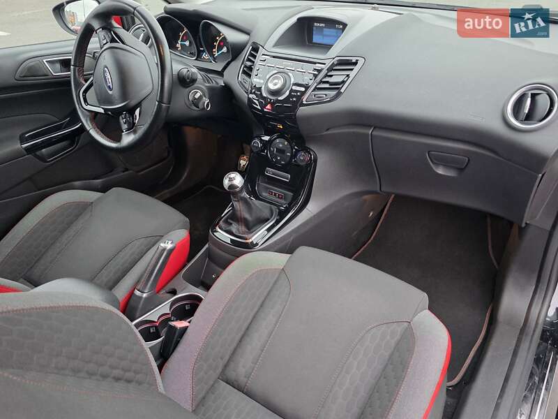 Хэтчбек Ford Fiesta 2015 в Ирпене