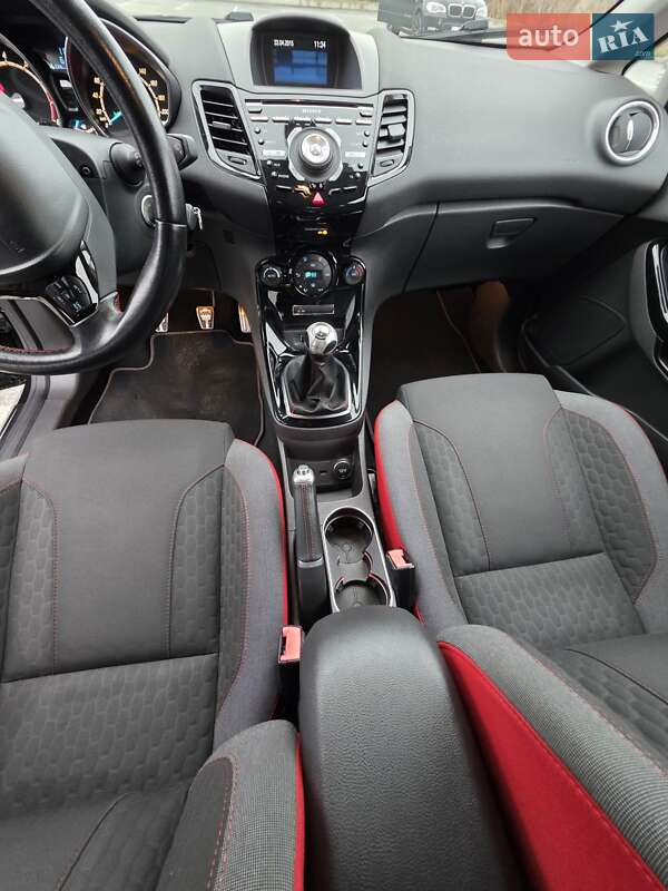 Хэтчбек Ford Fiesta 2015 в Ирпене