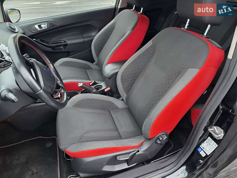 Хэтчбек Ford Fiesta 2015 в Ирпене