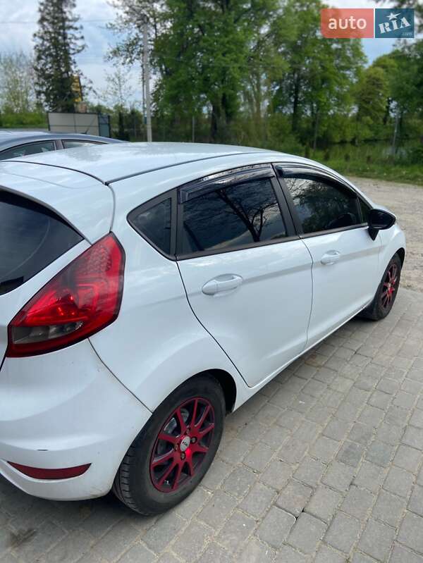 Хэтчбек Ford Fiesta 2011 в Ивано-Франковске фото 2 Хэтчбек Ford Fiesta 2011 в Ивано-Франковске