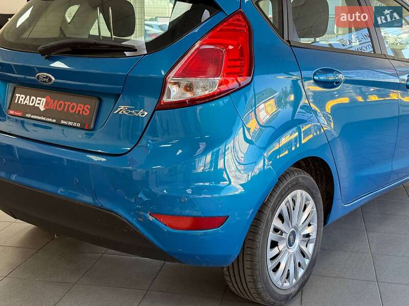 Хэтчбек Ford Fiesta 2015 в Киеве