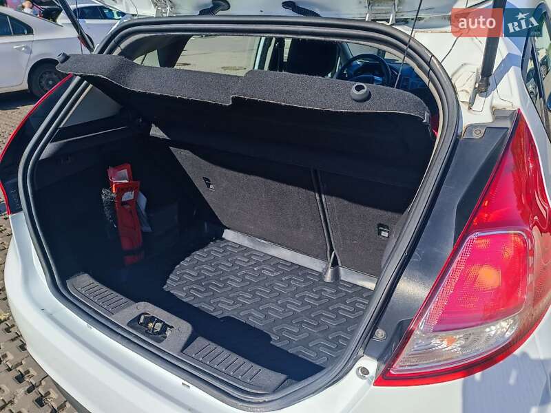 Хэтчбек Ford Fiesta 2013 в Киеве фото 7 Хэтчбек Ford Fiesta 2013 в Киеве