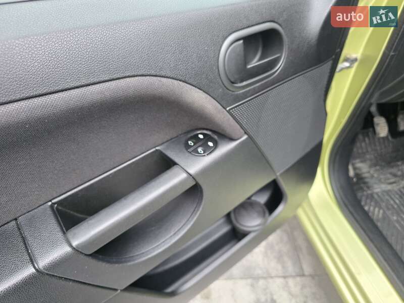 Хетчбек Ford Fiesta 2006 в Івано-Франківську фото 10 Хетчбек Ford Fiesta 2006 в Івано-Франківську