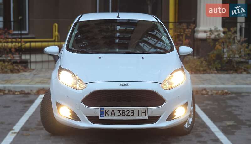 Хетчбек Ford Fiesta 2016 в Києві фото 2 Хетчбек Ford Fiesta 2016 в Києві