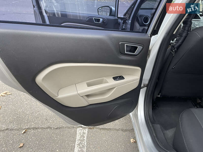 Седан Ford Fiesta 2015 в Києві фото 10 Седан Ford Fiesta 2015 в Києві