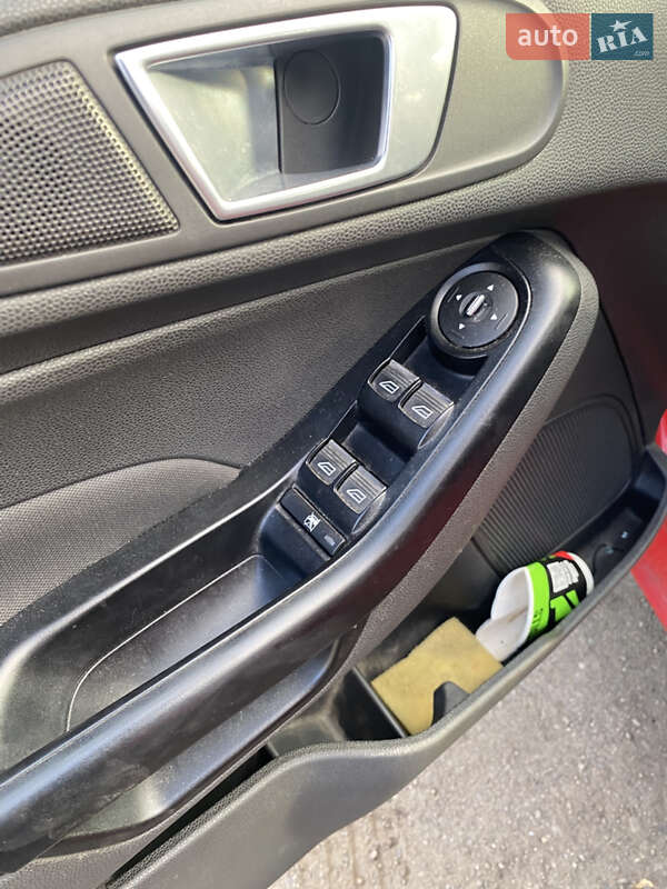 Хетчбек Ford Fiesta 2013 в Долині