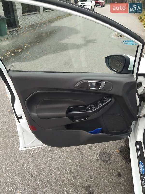 Хетчбек Ford Fiesta 2016 в Києві фото 7 Хетчбек Ford Fiesta 2016 в Києві