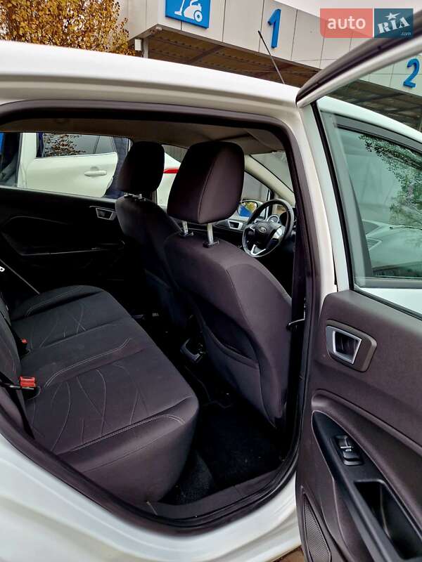 Хетчбек Ford Fiesta 2015 в Броварах фото 15 Хетчбек Ford Fiesta 2015 в Броварах