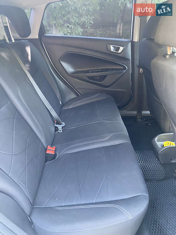 Хетчбек Ford Fiesta 2015 в Хмельницькому фото 3 Хетчбек Ford Fiesta 2015 в Хмельницькому