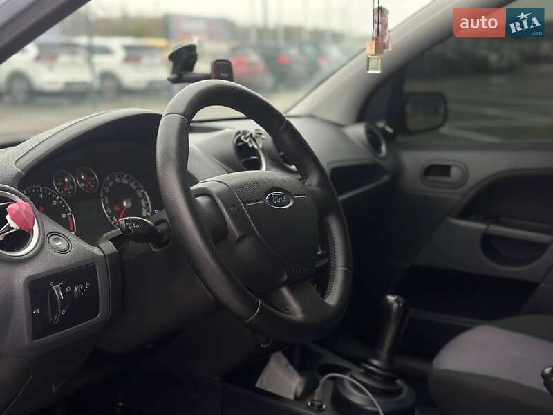 Хэтчбек Ford Fiesta 2005 в Одессе фото 10 Хэтчбек Ford Fiesta 2005 в Одессе