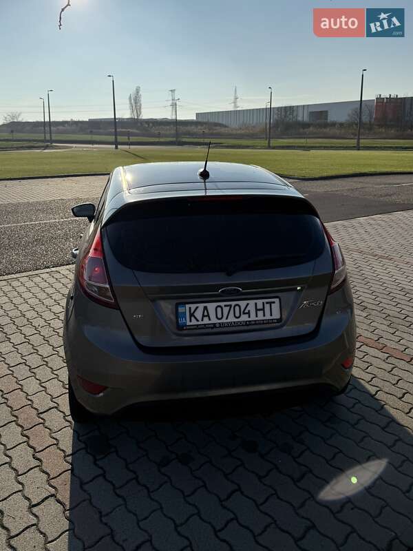 Хэтчбек Ford Fiesta 2013 в Мукачево