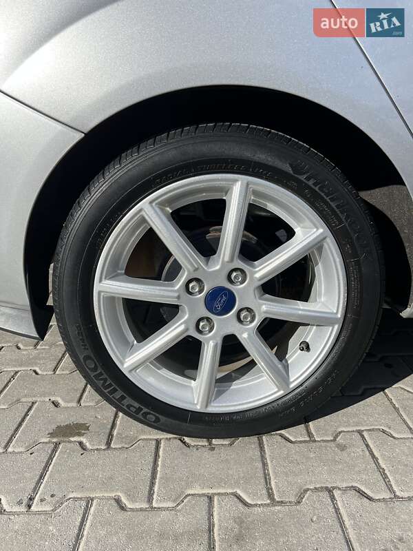 Седан Ford Fiesta 2017 в Львові