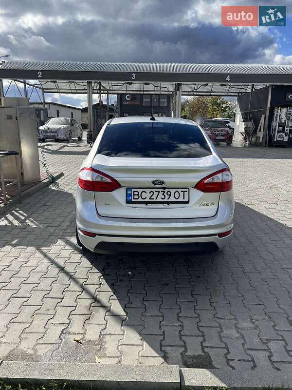 Седан Ford Fiesta 2017 в Львові