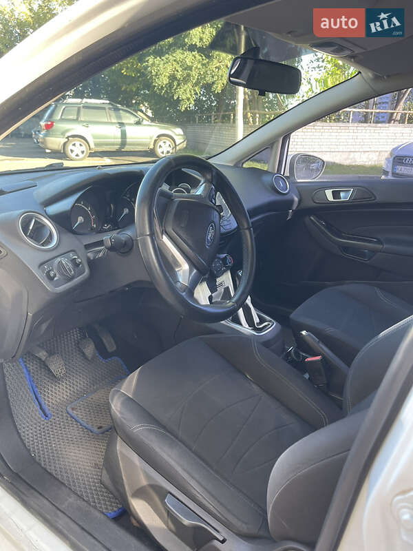 Хэтчбек Ford Fiesta 2012 в Киеве