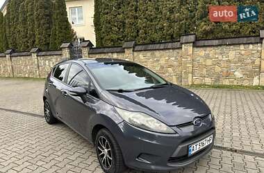 Хэтчбек Ford Fiesta 2010 в Надворной