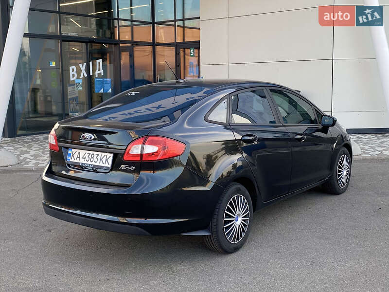 Седан Ford Fiesta 2013 в Києві