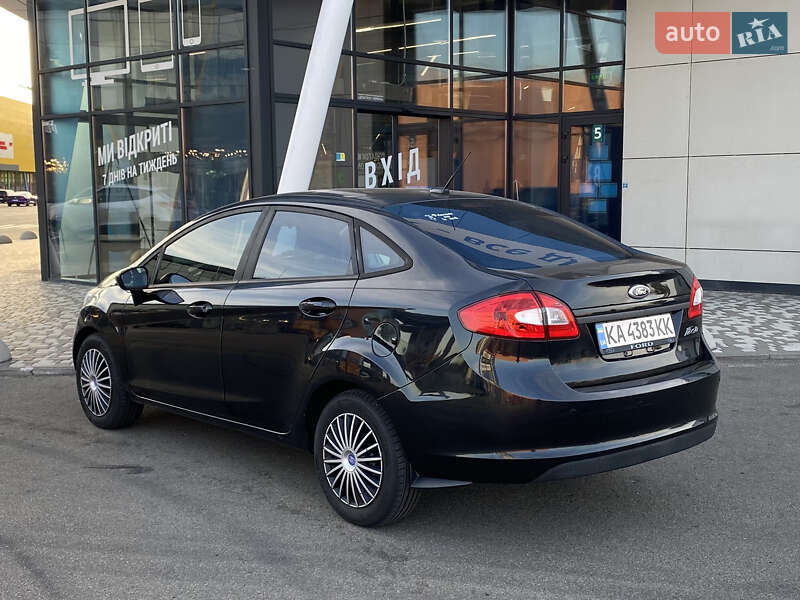 Седан Ford Fiesta 2013 в Києві