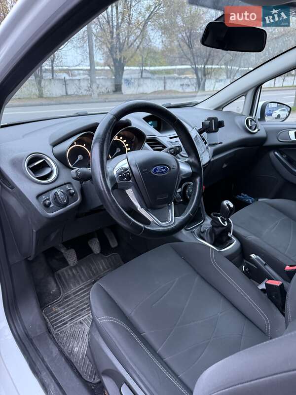 Хэтчбек Ford Fiesta 2015 в Днепре