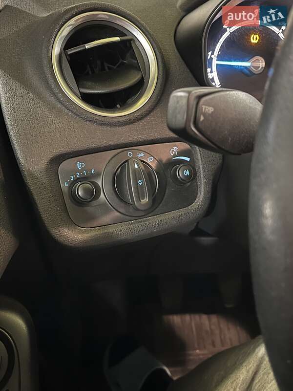 Хэтчбек Ford Fiesta 2015 в Днепре
