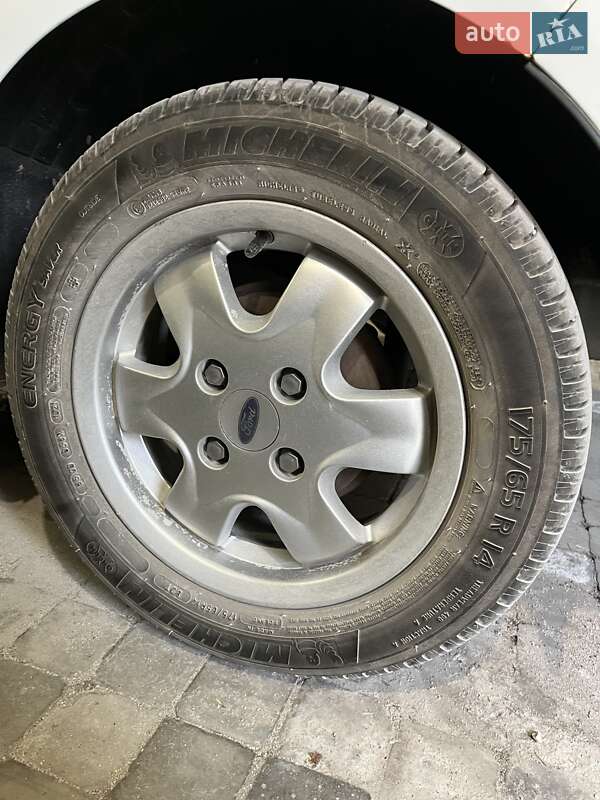 Хэтчбек Ford Fiesta 2015 в Днепре