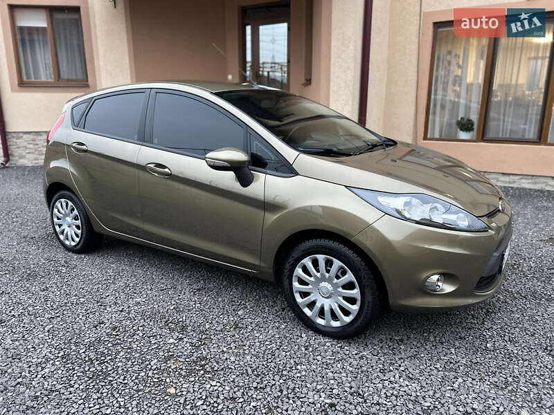 Хэтчбек Ford Fiesta 2011 в Мукачево