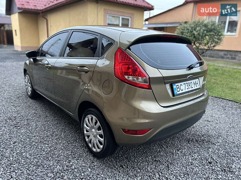 Хэтчбек Ford Fiesta 2011 в Мукачево