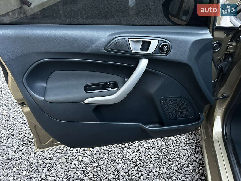 Хэтчбек Ford Fiesta 2011 в Мукачево