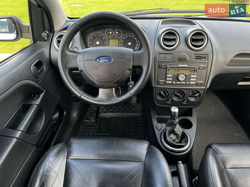 Хэтчбек Ford Fiesta 2006 в Виннице
