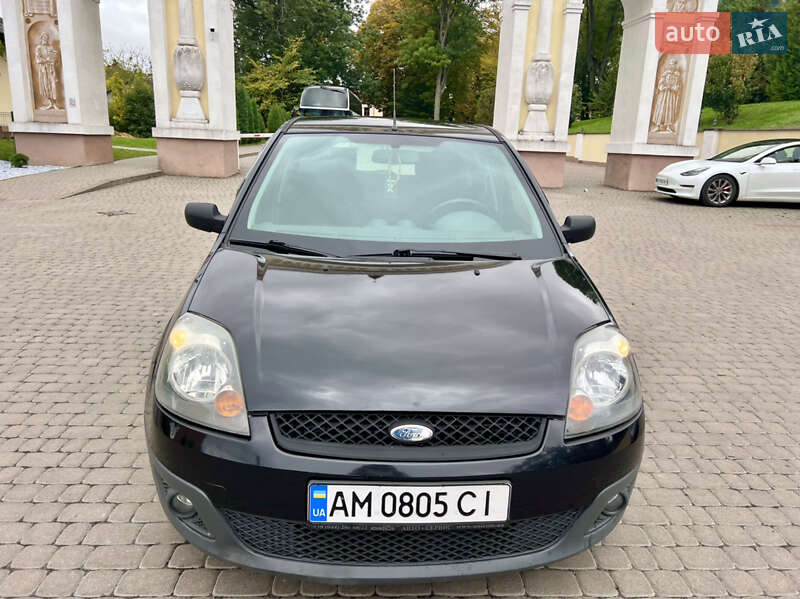 Хетчбек Ford Fiesta 2008 в Острозі