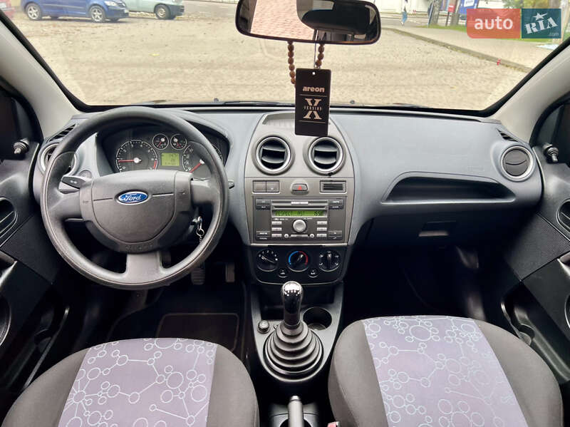Хетчбек Ford Fiesta 2008 в Острозі